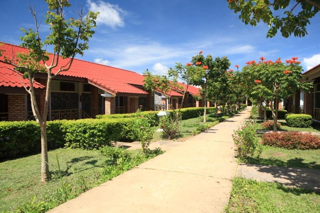 Vansana Plain Of Jars Hotel Muang Phônsavan Екстериор снимка