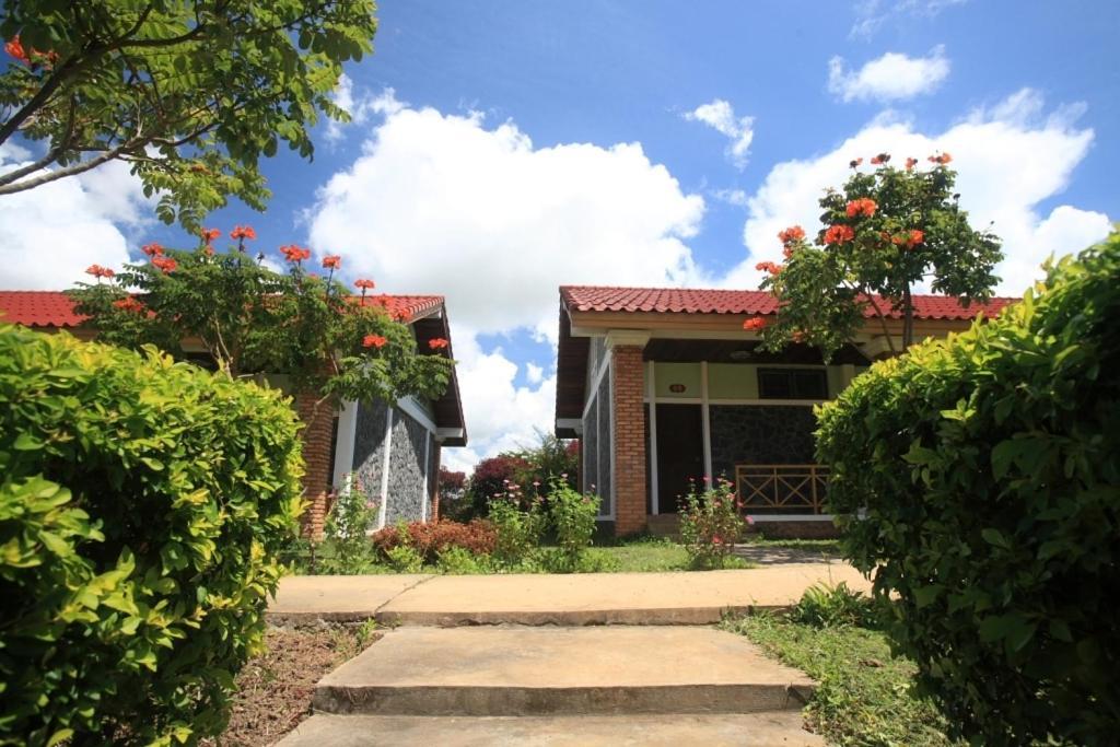 Vansana Plain Of Jars Hotel Muang Phônsavan Екстериор снимка