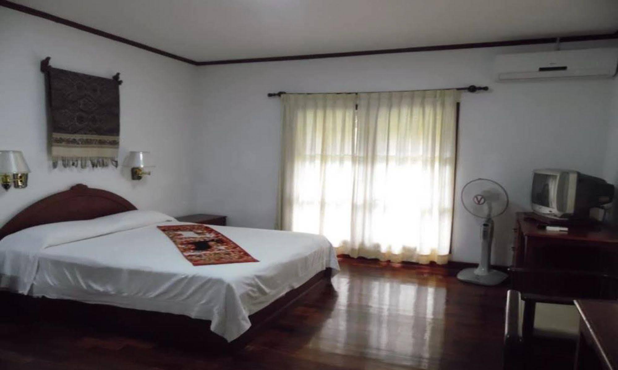 Vansana Plain Of Jars Hotel Muang Phônsavan Екстериор снимка