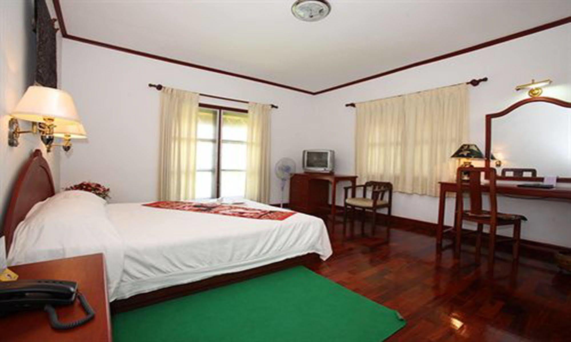 Vansana Plain Of Jars Hotel Muang Phônsavan Екстериор снимка