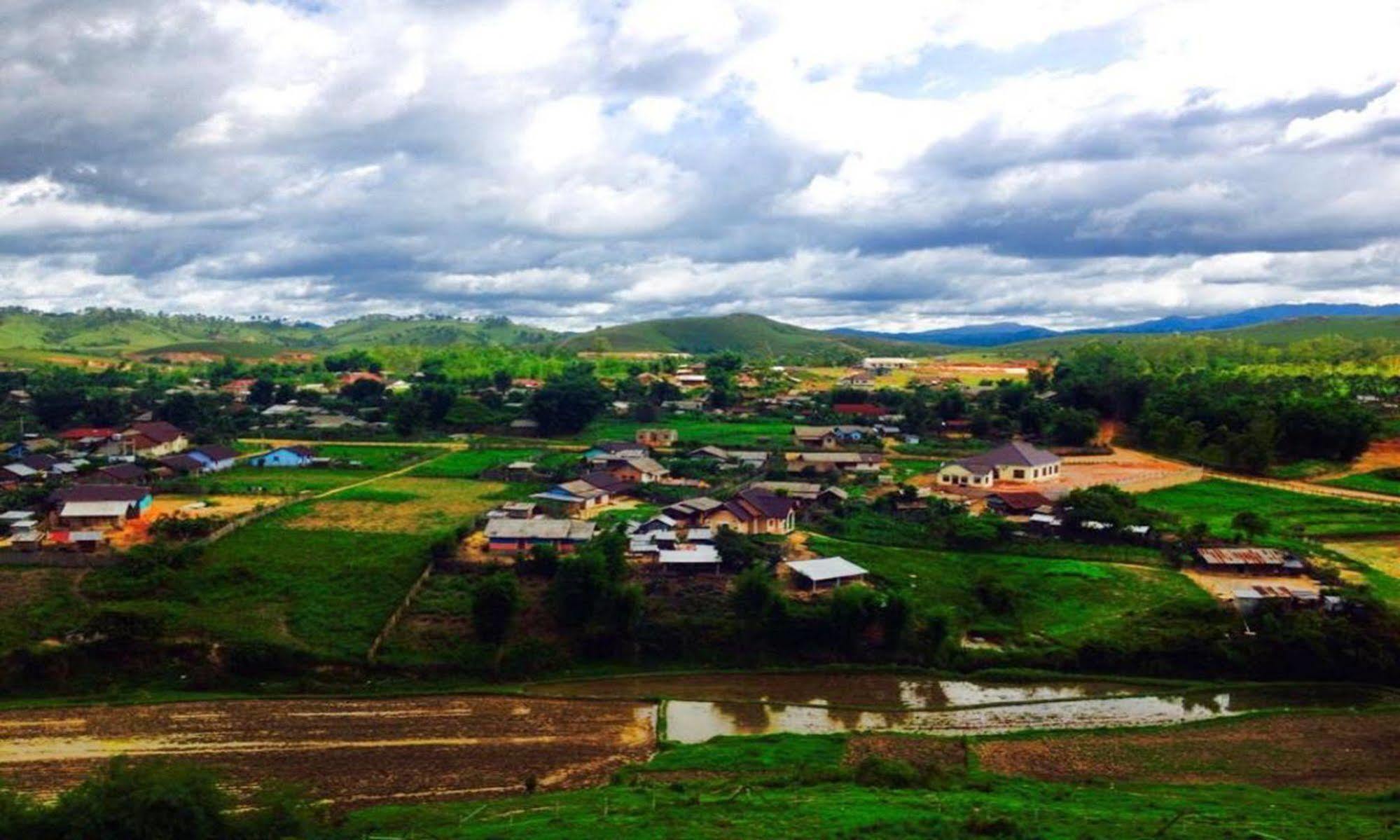 Vansana Plain Of Jars Hotel Muang Phônsavan Екстериор снимка